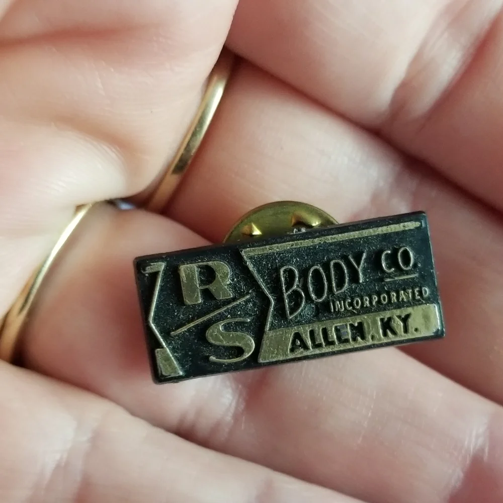 Vintage R/S Body Co. Inc lapel pin brooch brown gold Godwin truck Allen KY
